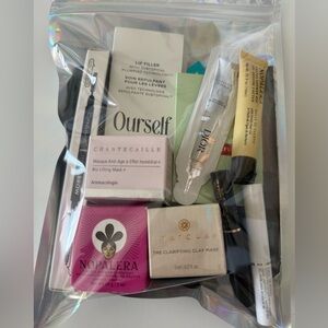 SOLD🚨 Mystery Beauty Bundle – Deluxe Samples (New) ✨